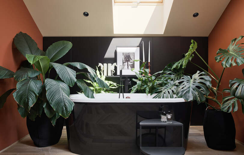 Ремонт у ванній: вологостійка фарба для плитки та стін